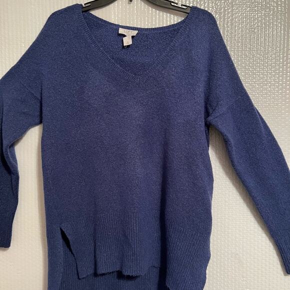 Loft pullover sweater.  Vee neck. Long Sleeve. Size Medium - Picture 2 of 6